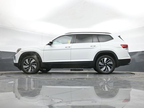 Used 2024 Volkswagen Atlas SE w/ Panoramic Sunroof Package image 41