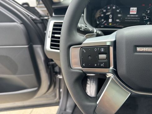 New 2024 Land Rover Discovery S image 17