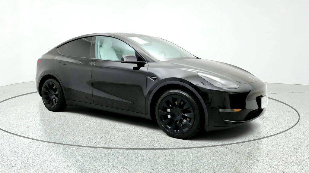 Used 2024 Tesla Model Y Long Range AWD/4WD image 3
