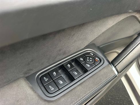 Used 2022 Porsche Cayenne GTS image 17