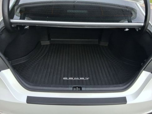 Used 2020 Toyota Camry XSE image 31