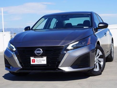 Used 2024 Nissan Altima 2.5 S FWD image 3