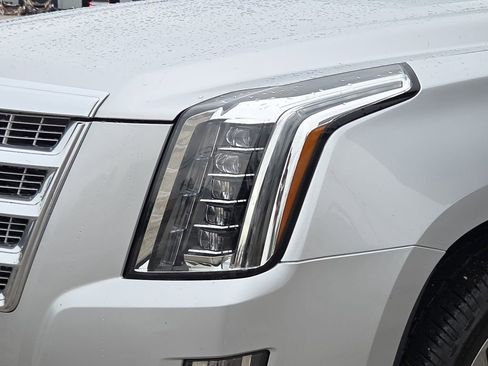 Used 2018 Cadillac Escalade Premium Luxury w/ LPO, Radiant Package image 4