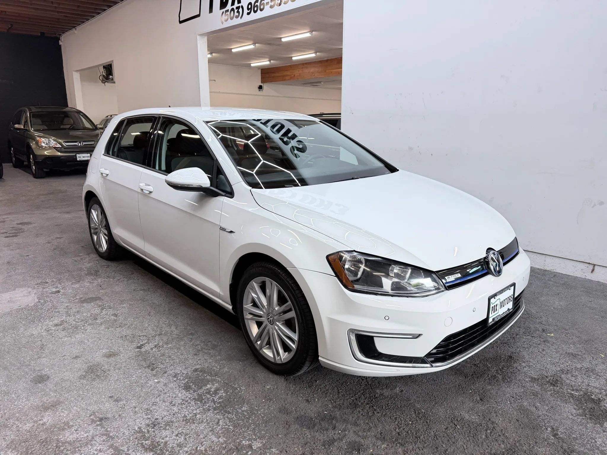 Used 2015 Volkswagen e-Golf Limited Edition FWD image 2