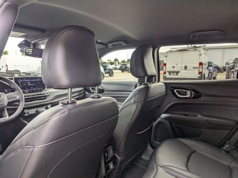 New 2026 Jeep Compass Latitude image 9