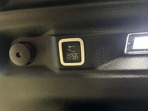 Used 2025 Jeep Grand Cherokee L Altitude AWD/4WD image 22