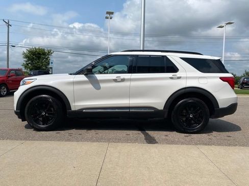 Used 2021 Ford Explorer XLT w/ Equipment Group 202A AWD/4WD image 8