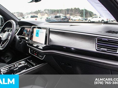 Used 2025 Volkswagen Atlas Cross Sport SE image 23