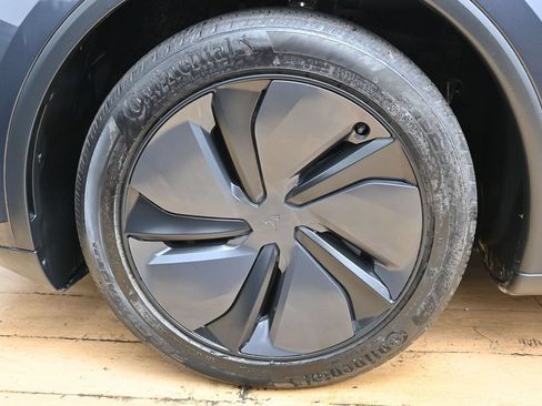 Used 2026 Tesla Model Y Long Range RWD image 10