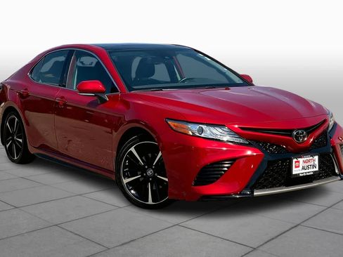 Used 2019 Toyota Camry XSE FWD image 3