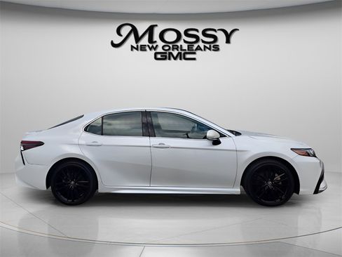 Used 2022 Toyota Camry XSE image 4