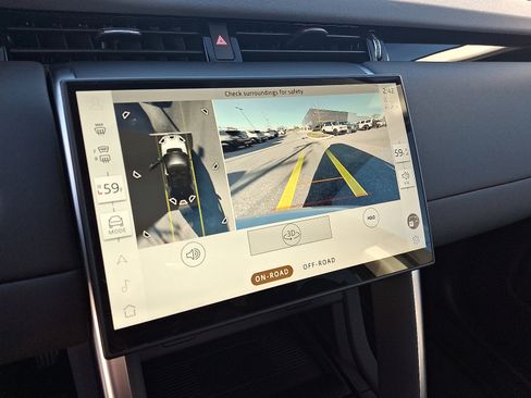 Used 2025 Land Rover Discovery Sport S image 19