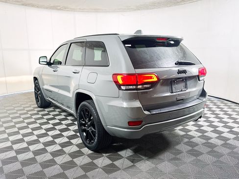 Used 2020 Jeep Grand Cherokee Altitude RWD image 5