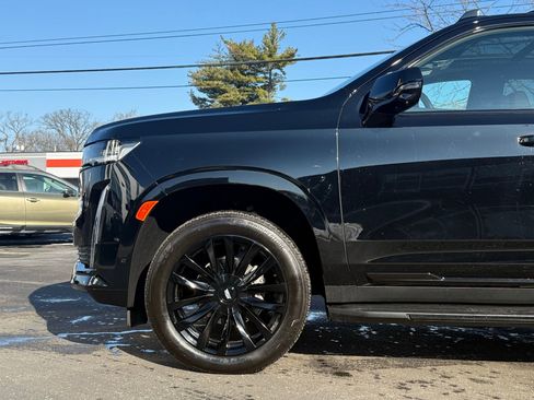 Used 2024 Cadillac Escalade ESV Premium Luxury image 8