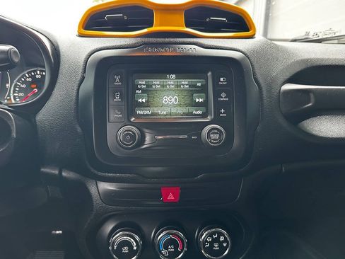 Used 2016 Jeep Renegade Latitude FWD image 11