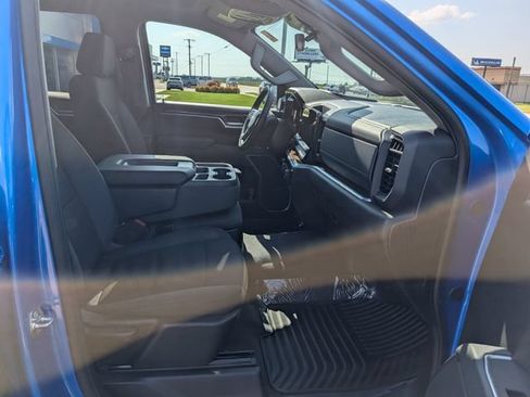 Used 2025 Chevrolet Silverado 1500 LT AWD/4WD image 3
