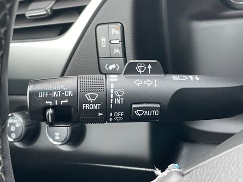 Used 2018 Chevrolet Tahoe LT w/ LT Signature Package image 17