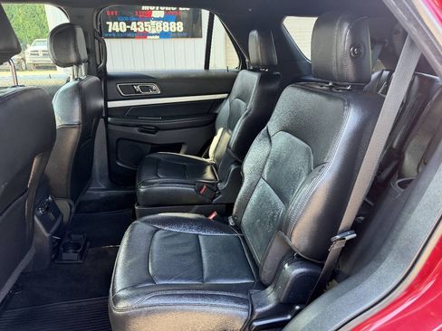 Used 2017 Ford Explorer XLT w/ Equipment Group 202A AWD/4WD image 10