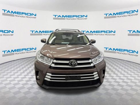 Used 2017 Toyota Highlander XLE image 8