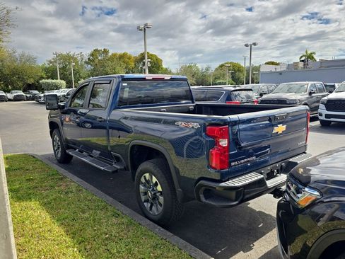 Used 2022 Chevrolet Silverado 2500 Custom w/ Custom Value Package AWD/4WD image 4