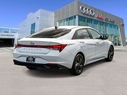Used 2022 Hyundai Elantra SEL FWD image 4