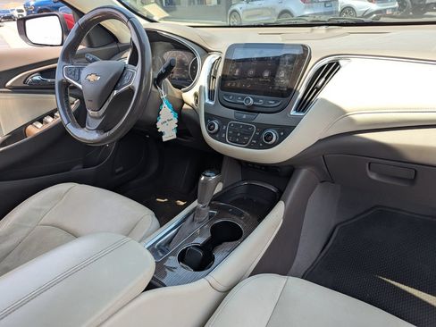 Used 2019 Chevrolet Malibu Premier FWD image 32