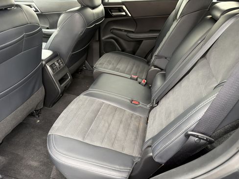 Used 2024 Mitsubishi Outlander SE FWD image 18
