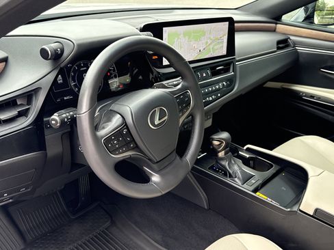 Used 2025 Lexus ES 350 w/ Premium Package FWD image 7