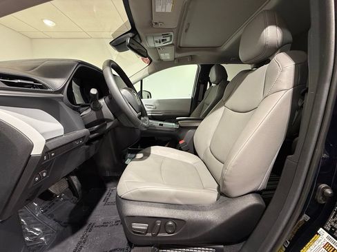 Certified 2025 Toyota Sienna XLE w/ XLE Plus Package AWD/4WD image 13