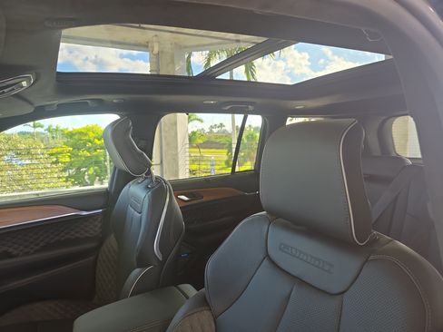 New 2025 Jeep Grand Cherokee Summit image 22