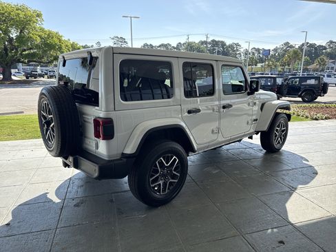 Used 2025 Jeep Wrangler Sahara w/ Safety Group image 9