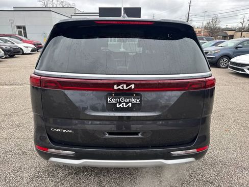 Used 2024 Kia Carnival LX FWD image 6