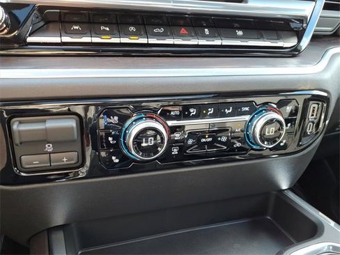 New 2026 GMC Sierra 1500 SLT image 19