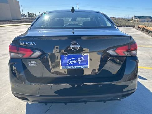 Used 2025 Nissan Versa SV image 4