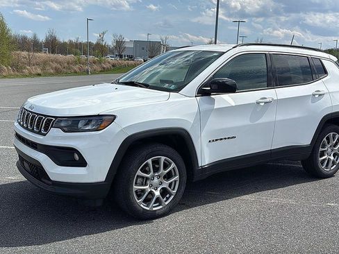 Used 2024 Jeep Compass Latitude AWD/4WD image 13