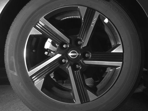Used 2025 Nissan Sentra SV FWD image 15