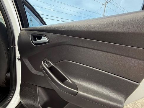 Used 2013 Ford Focus SE w/ SE Winter Pkg FWD image 28