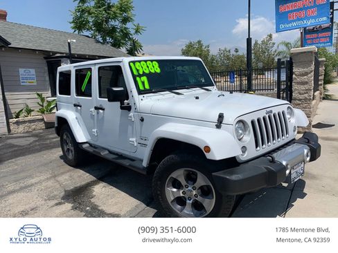 Used 2017 Jeep Wrangler Unlimited Sahara w/ Connectivity Group AWD/4WD image 1