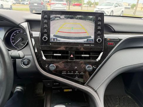 Used 2023 Toyota Camry SE w/ Cold Weather Package FWD image 18