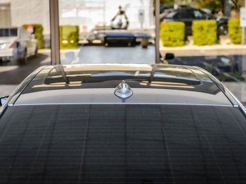 Used 2016 BMW 740i image 10