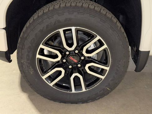 New 2026 GMC Sierra 1500 AT4 w/ Technology Package image 9