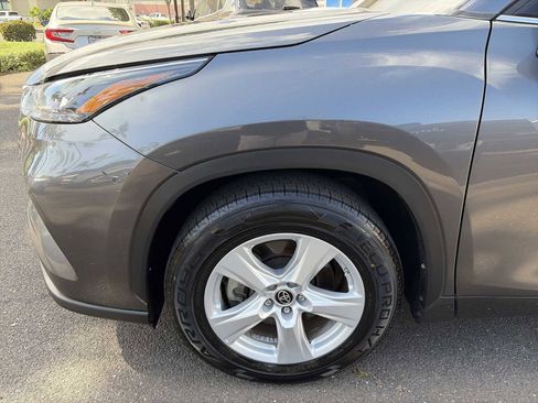 Used 2023 Toyota Highlander L FWD image 18