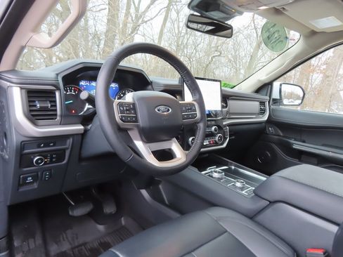 Used 2024 Ford Expedition Max XLT image 29
