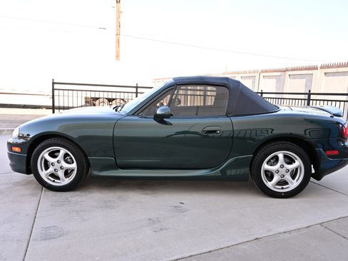 Used 2002 MAZDA MX-5 Miata RWD image 4