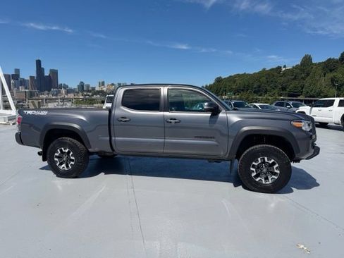 Used 2021 Toyota Tacoma TRD Off-Road w/ Technology Package AWD/4WD image 2