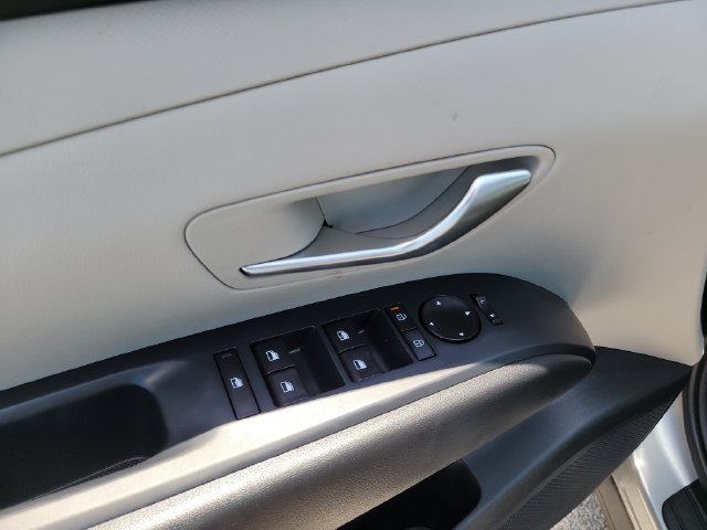 Used 2025 Hyundai Tucson SE FWD image 17