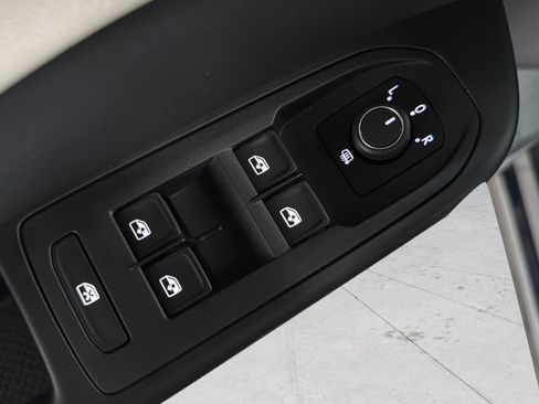 New 2026 Volkswagen Taos S image 14