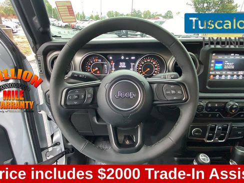 Used 2023 Jeep Gladiator Sport image 17
