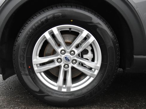 Used 2023 Ford Explorer XLT w/ Equipment Group 202A image 12