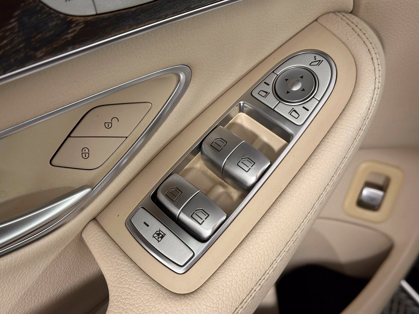 Used 2019 Mercedes-Benz C 300 Sedan image 31